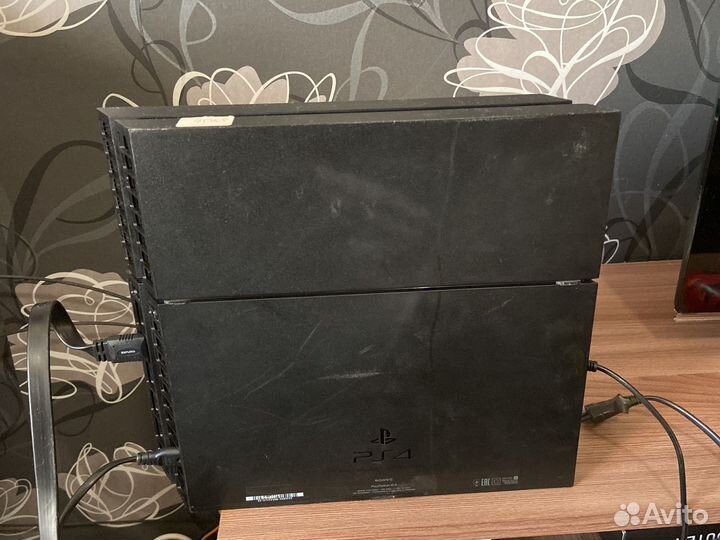 Ps4 fat 1tb + 2 геймпада и 3 игры