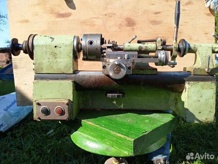 Настольный токарный станок по металлу