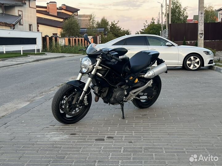 Ducati monster 696