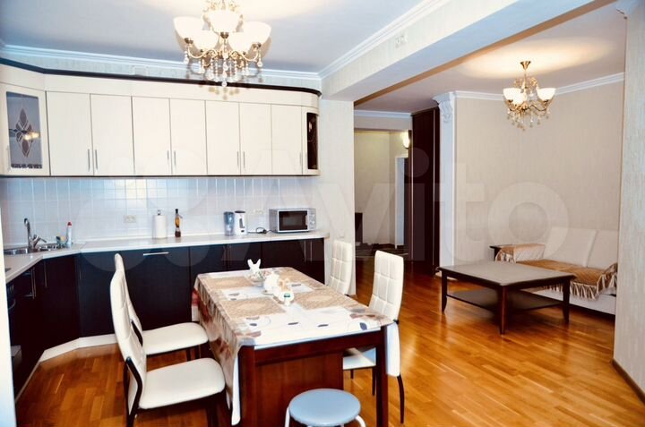 3-к. квартира, 80 м², 4/10 эт.