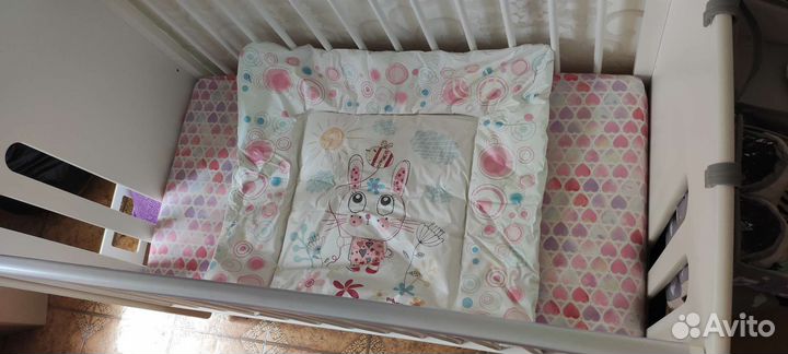 Детская кроватка с поперечным маятником