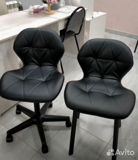 Стул для мастера маникюра