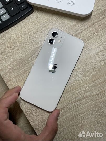 Телефон iPhone 12