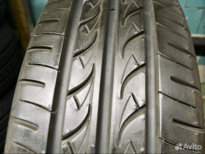 Yokohama BluEarth AE01 215/60 R16