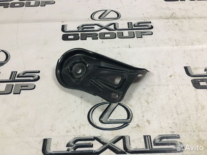 Крепление балки подвески заднее левое Lexus Es250
