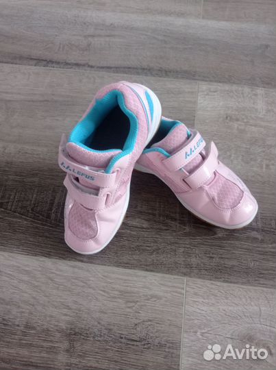 Кроссовки женские