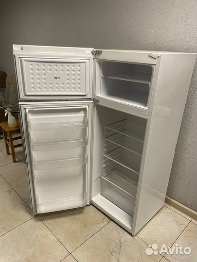 Холодильник vestel