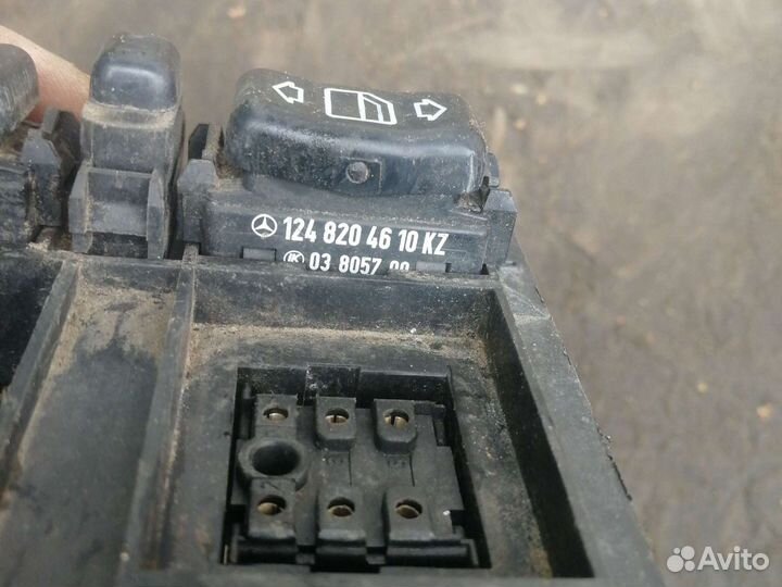 Блок кнопок стеклоподъёмников мерседес Mercedes w1