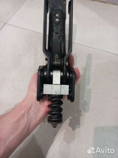 Вилка заднего колеса электросамоката Kugoo