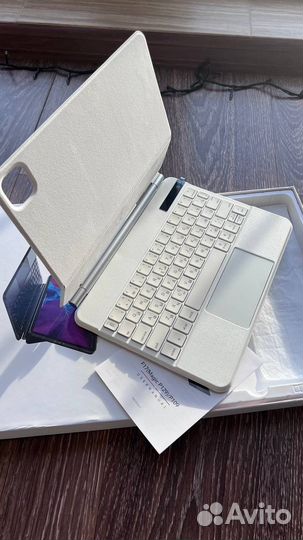 Чехол-клавиатура Magic Keyboard