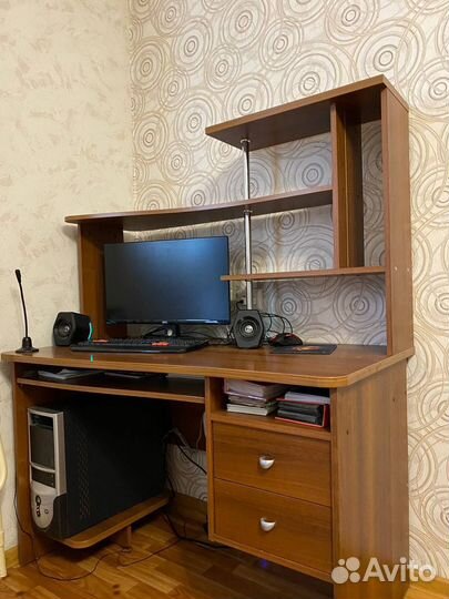 Компьютерный стол