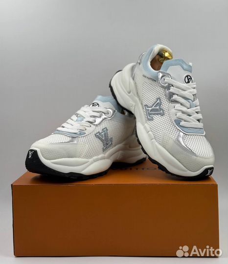 Кроссовки женские