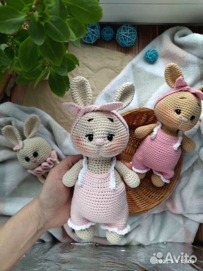 Вязаные зайчики игрушки ручной работы