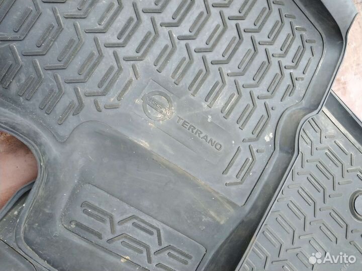 Коврики в салон автомобиля Nissan terrano