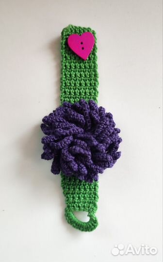 Браслет вязаный с крупным цветком