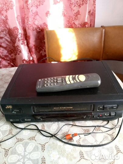 Видеомагнитофон JVC