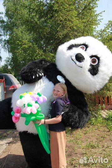 Панда 2,6 метра поздравит