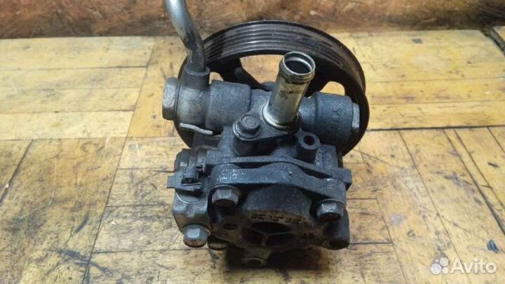 Насос гидроусилителя Mitsubishi Delica 2008