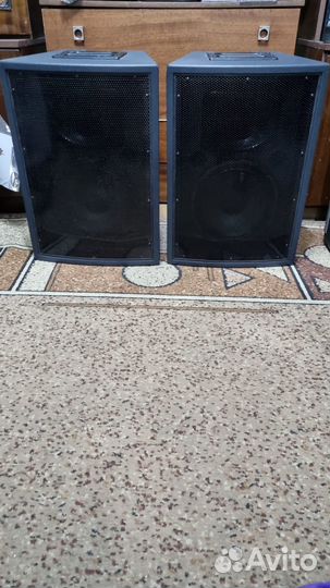 Две итальянские колонки 400вт