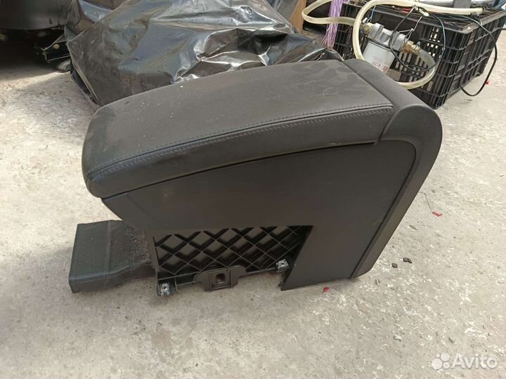 Кожаный подлокотник WV Passat B6 CC B7