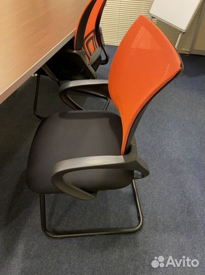 Стол переговорный и стулья