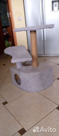 Лежанки, домики, лоток