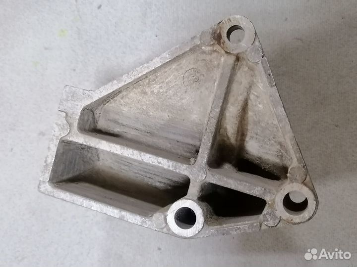 Кронштейн насос гур Nissan Almera Classic B10 2010