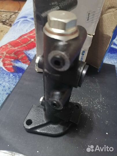 Цилиндр тормозной главный