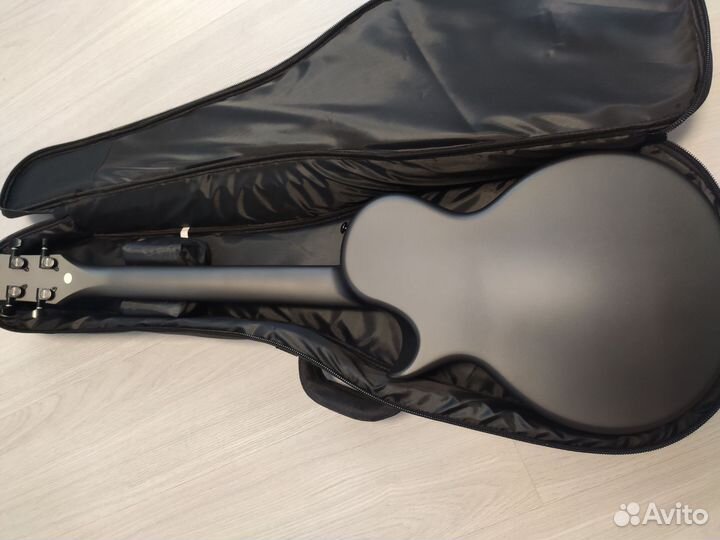 Карбоновая акустическая гитара