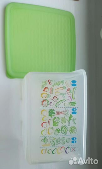 Контейнер Tupperware