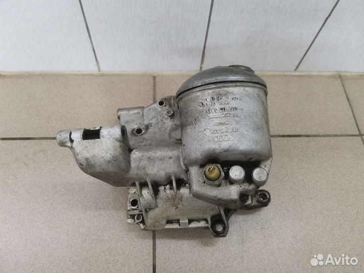 Корпус масляного фильтра Audi A8 D2 4,2 077115561F