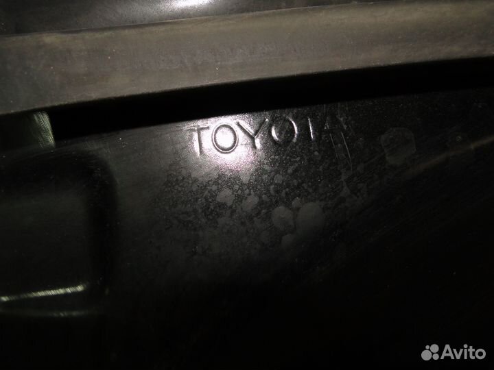 Капот Toyota Prius 20 2007 1.5