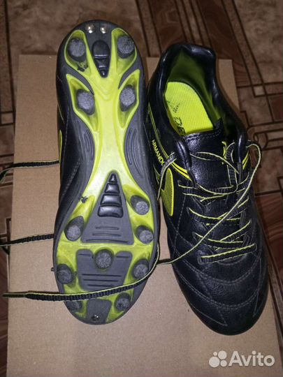 Футбольные бутсы