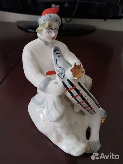 Статуэтка Емеля со щукой