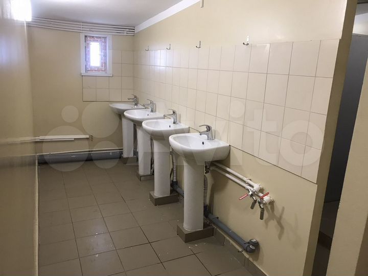 Комната 40 м² в 6-к., 2/2 эт.