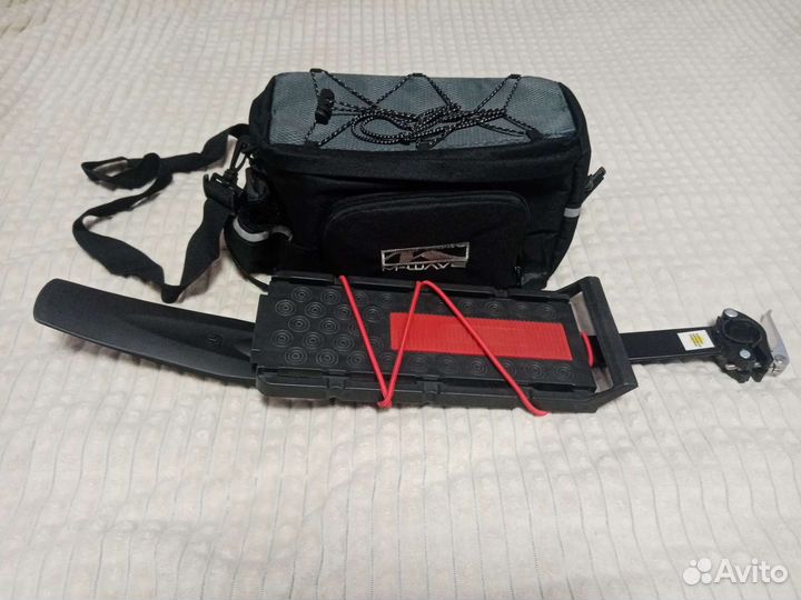 Багажник на велосипед с сумкой