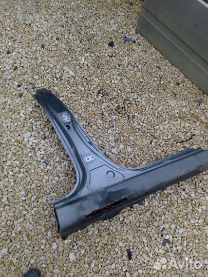 Центральная стойка кузова Hyundai Solaris 1