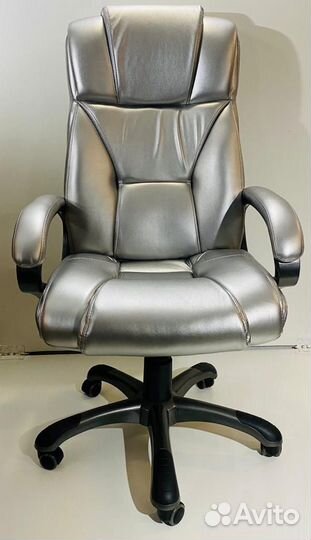 Офисное кресло