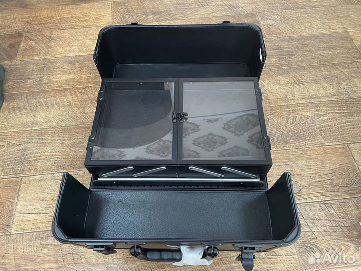 Чемодан для мастера маникюра