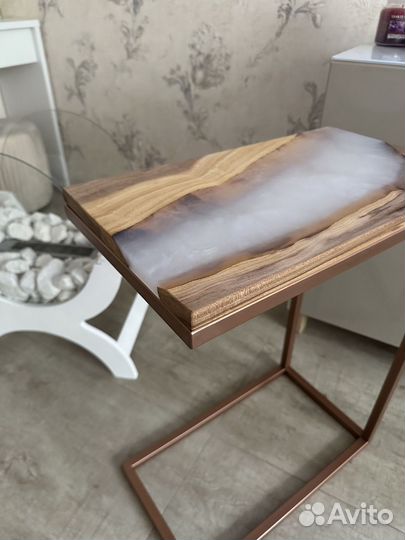 Журнальный столик приставной река