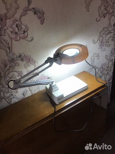 Профессиональная лупа с круговой подсветкой Надежн