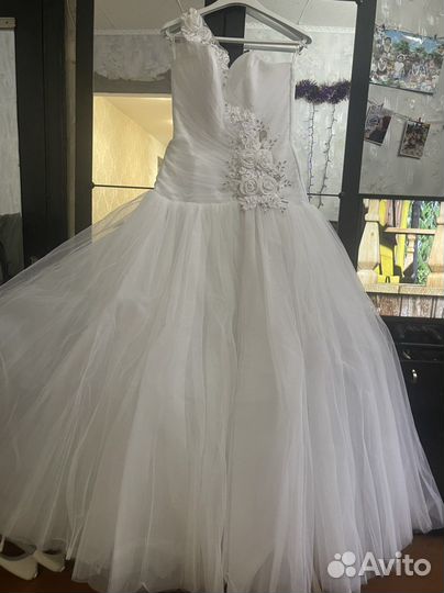 Свадебное платье