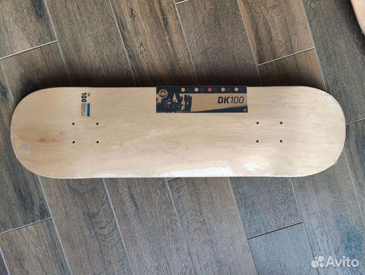 Дека Decathlon 8,25 новая со шкуркой