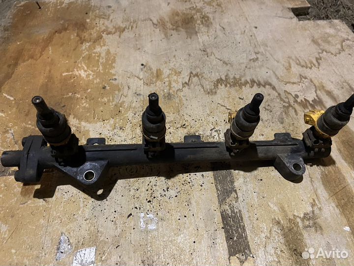 Топливная рампа Kia Rio 1 A5D