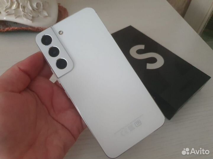 Samsung Galaxy S22, 8/128 ГБ