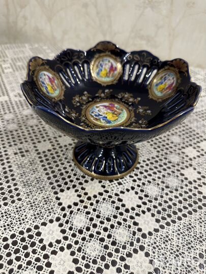 Ваза для фруктов на ножке