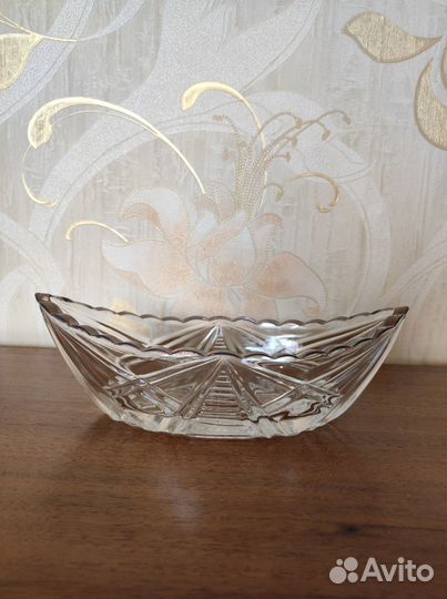 Конфетница хрустальная ладья