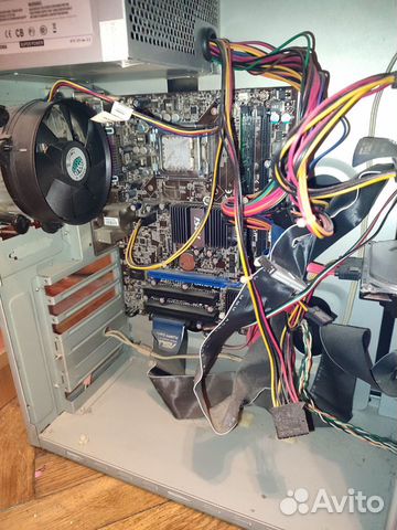 Старый компьютер с аксессуарами