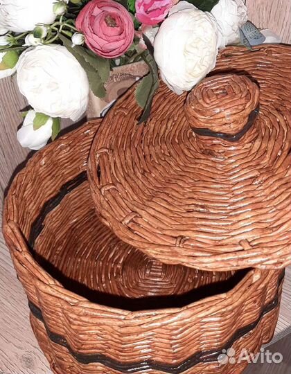 Корзина плетеная с крышкой