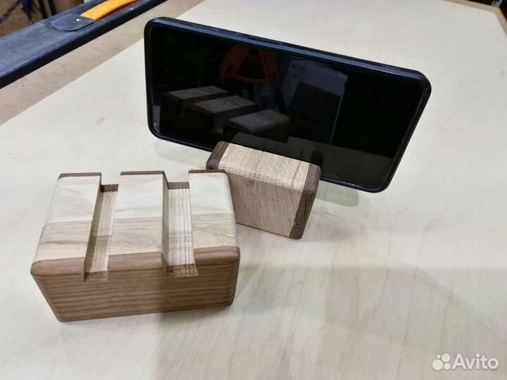 Подставка для телефона из дерева